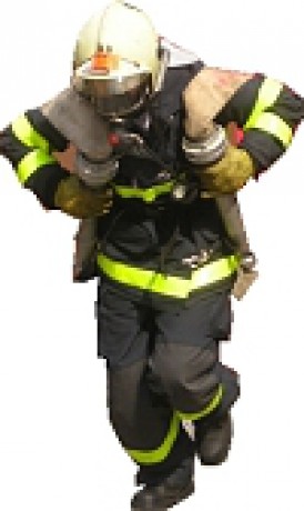 profesionální hasič při soutěži TFA